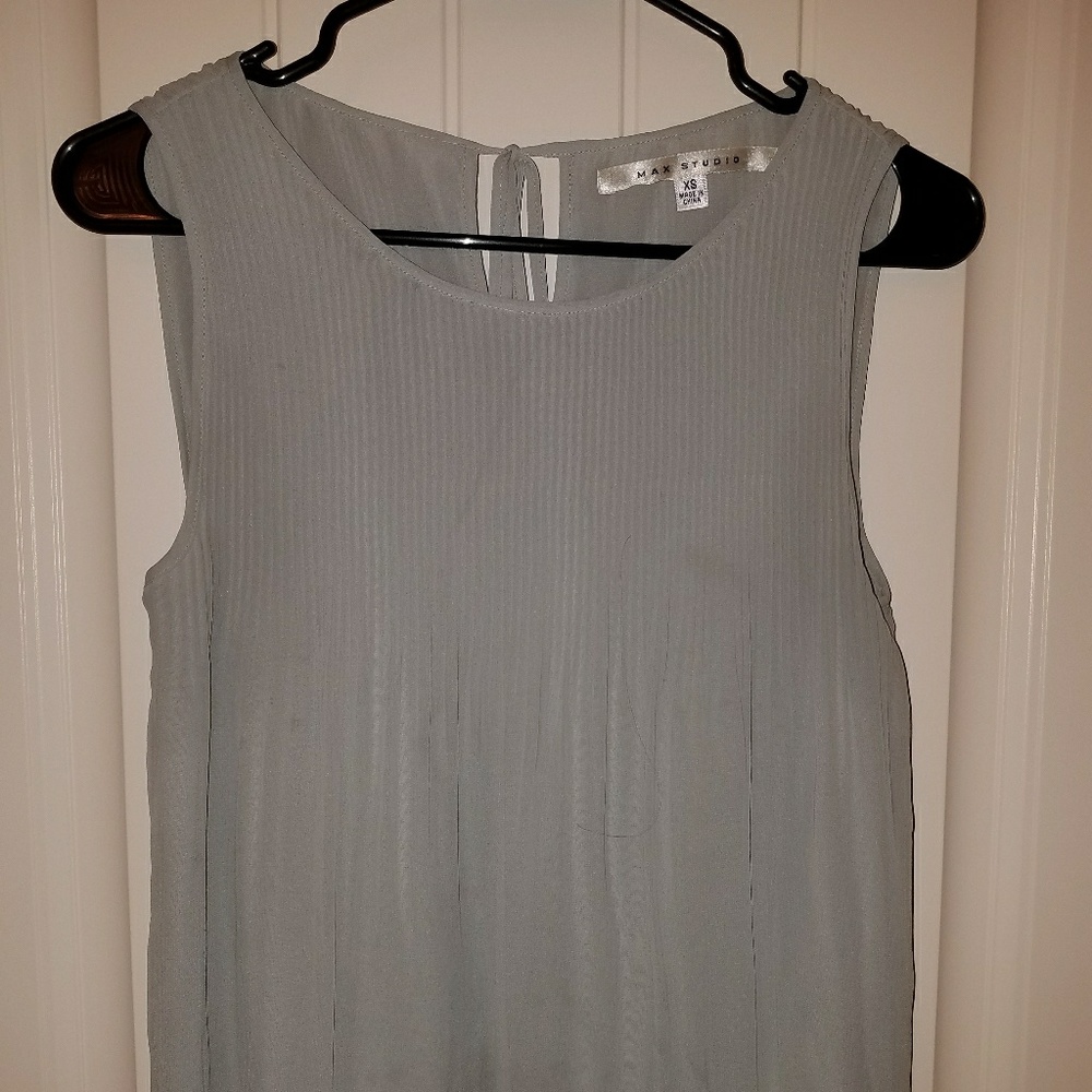 Stylish gray Max Studio top